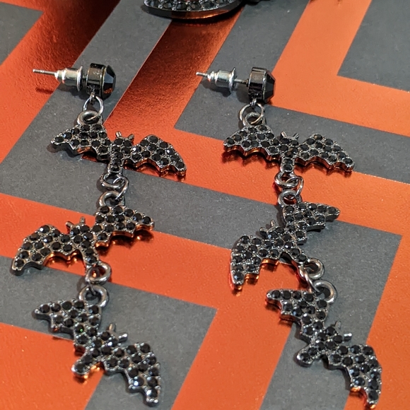 "Bats" dangling bat Earings with matching bat necklace - Picture 4 of 5